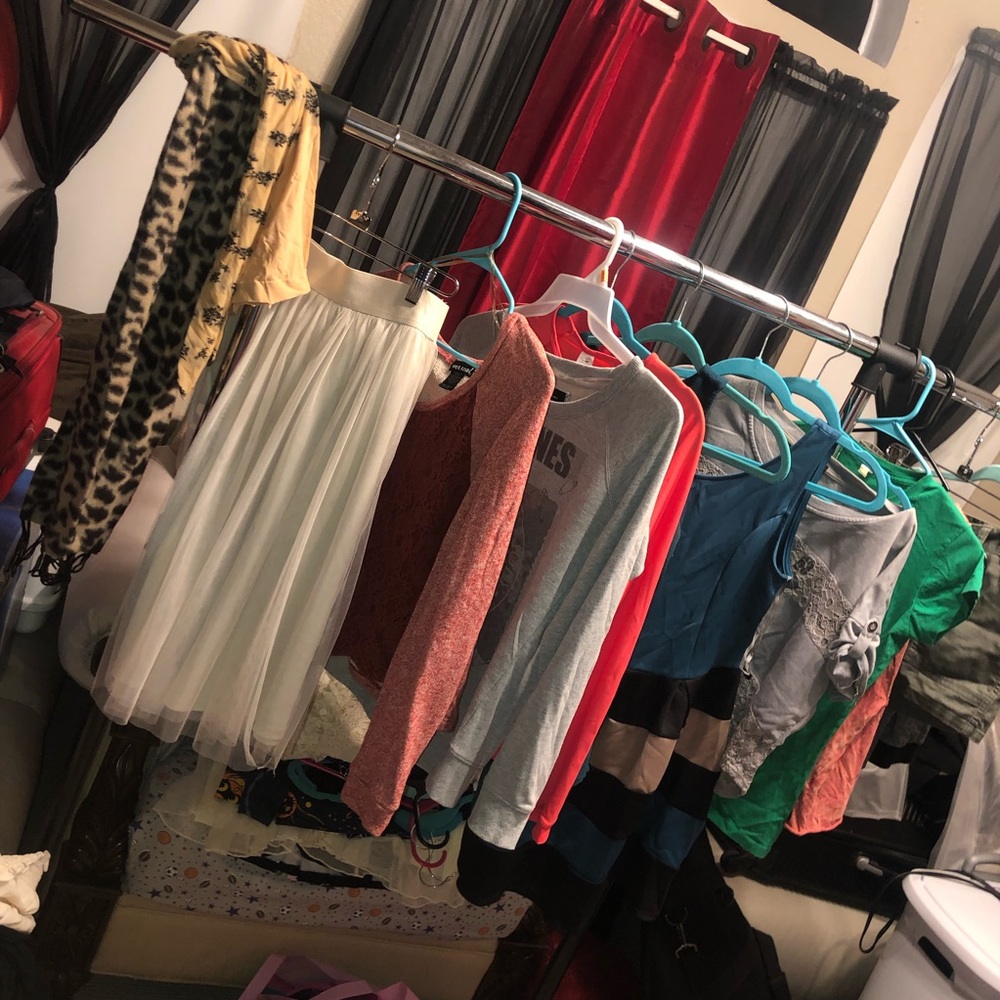 LOT OF 10/whole sale set of 10 teen/junior clothes